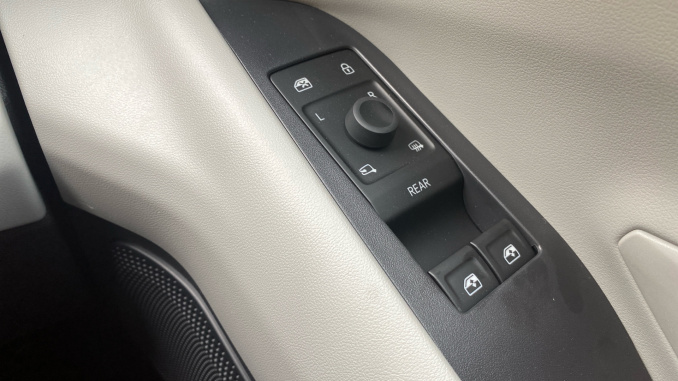 Ford Explorer 210kW Premium 79kWh 5dr Auto Electric Estate - Image 27